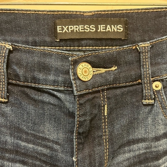 Express Mia Mid-Rise Boot Cut Jeans with frayed hem. Size 6R - Picture 5 of 11